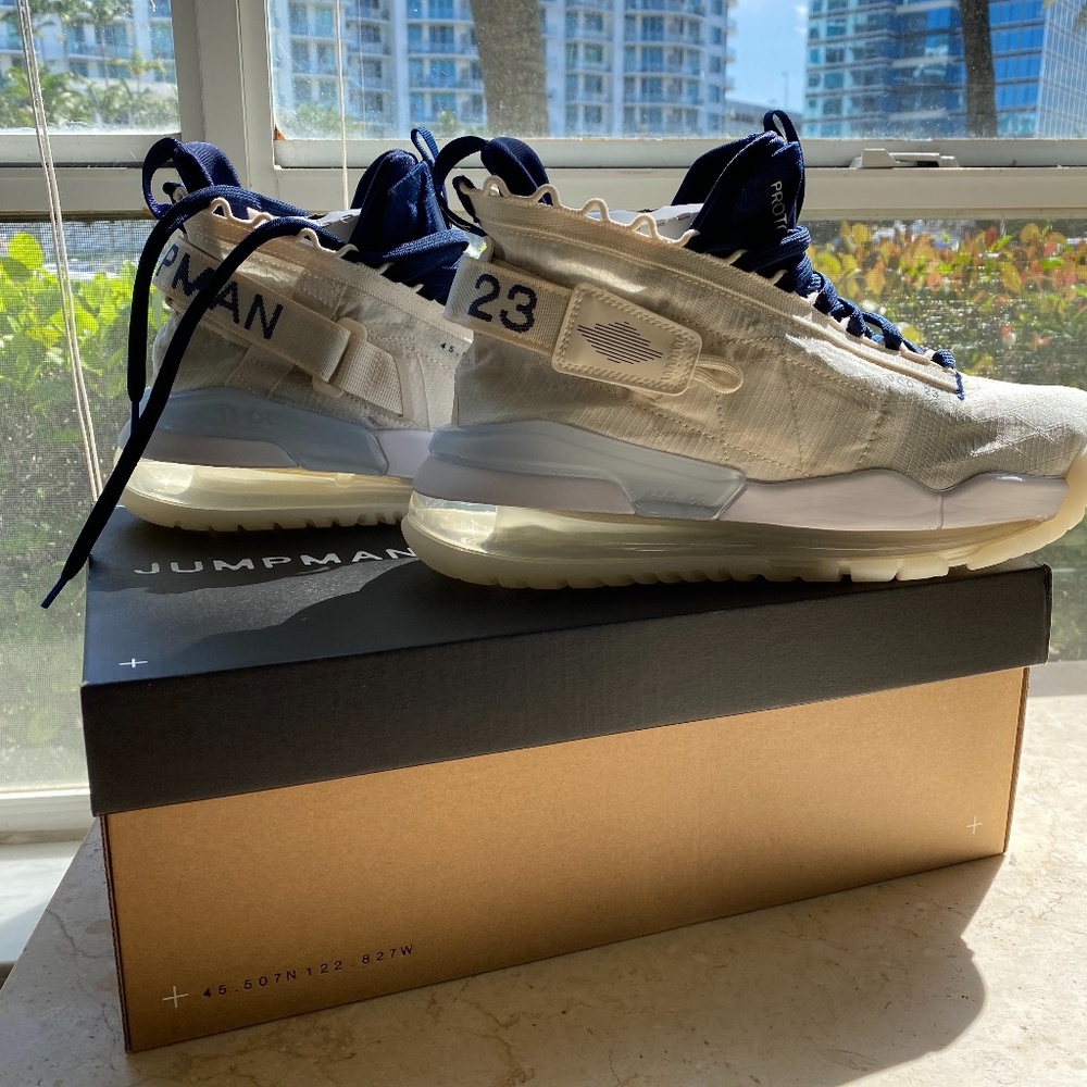 Nike Jordan Proto-Max 720 pale ivory/midnight navy